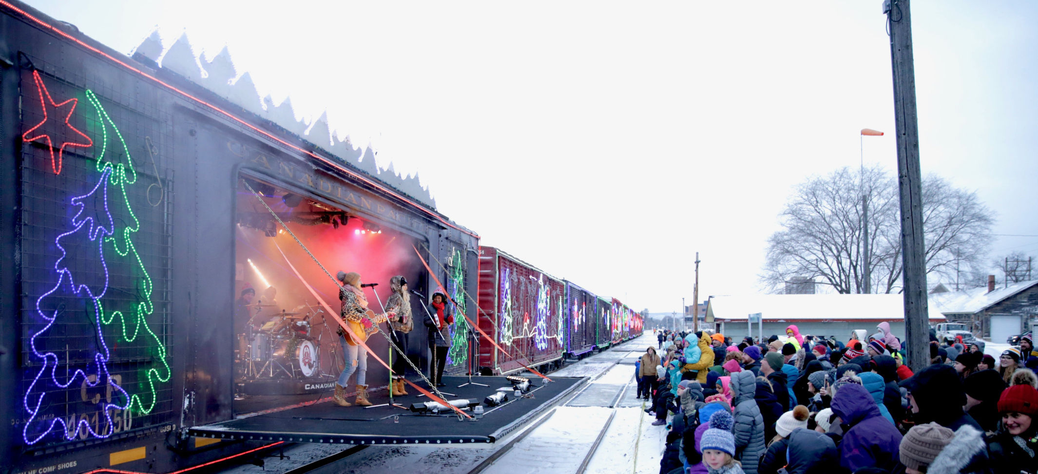 CP Holiday Train visits Winona